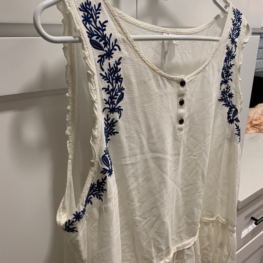 Top - Picture 2 of 2